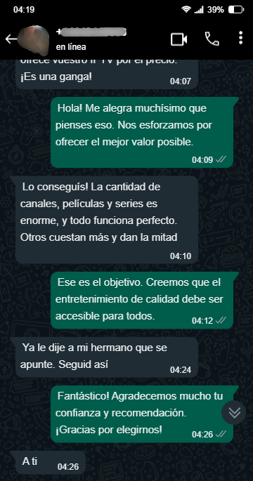 Opinión de un cliente de Smart IPTV en WhatsApp sobre la estabilidad de la conexión.