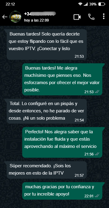 Testimonio real de un cliente satisfecho con su suscripción de IPTV en una conversación de WhatsApp.